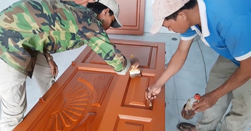 Hướng dẫn sơn cửa sắt giả gỗ tại Hưng Yên